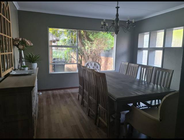 3 BEDROOM FREEHOLD FOR SALE IN SONNEVELD